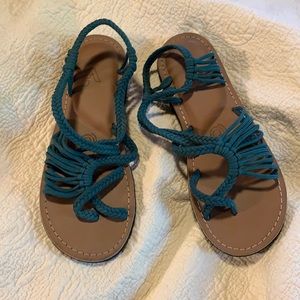 Vines Island Wear size 9